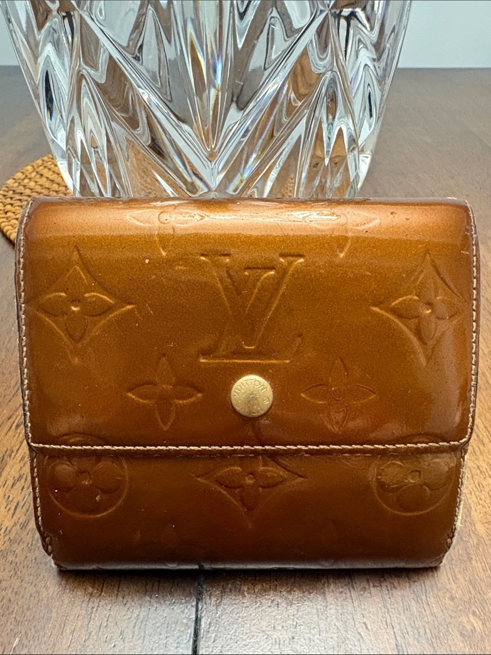 Louis Vuitton Vernis Elise Gold
Monogram Wallet with COA